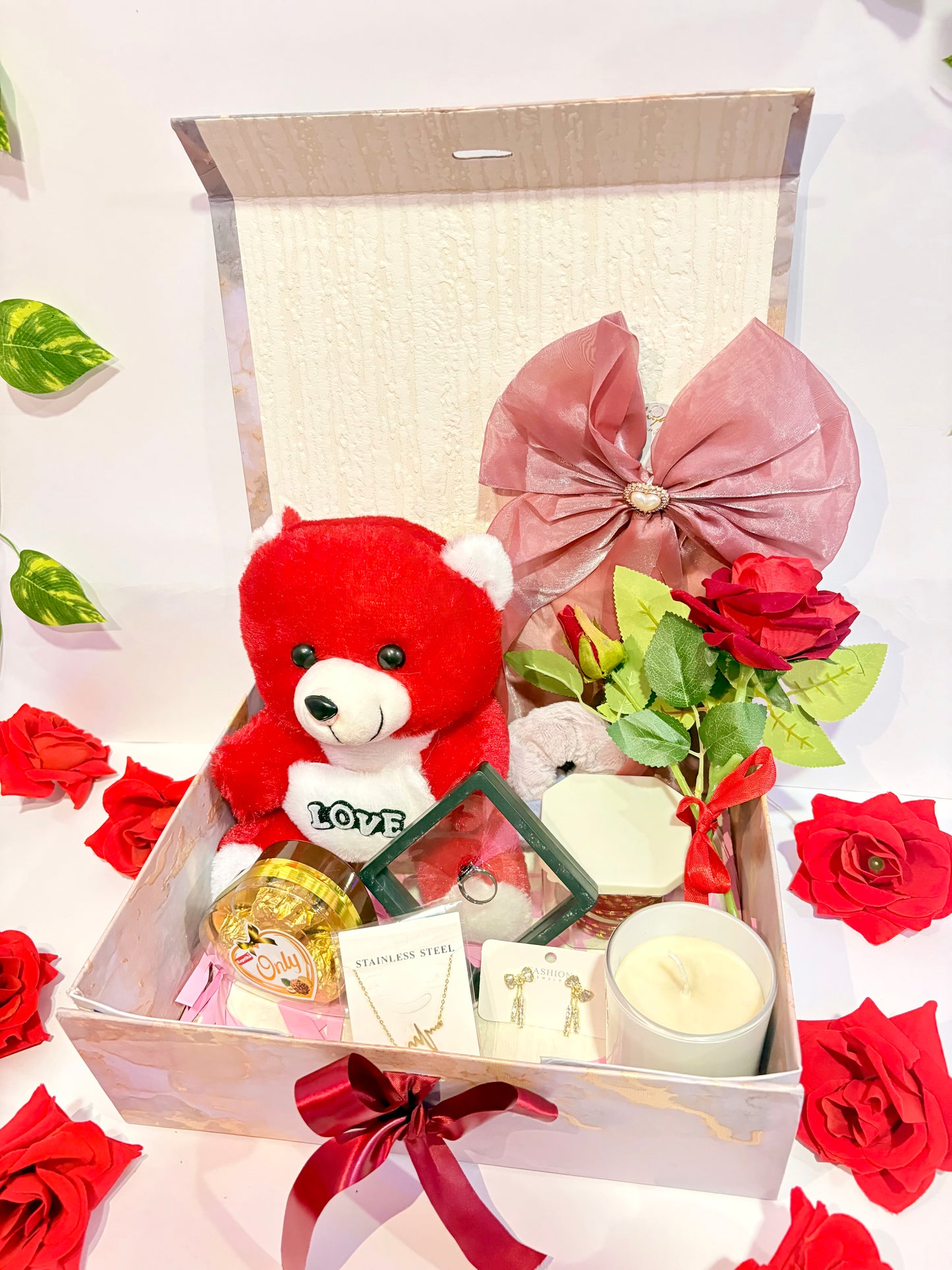 Premium Love Proposal Hamper for Her – 10 Romantic Gifts with Heartfelt Notes